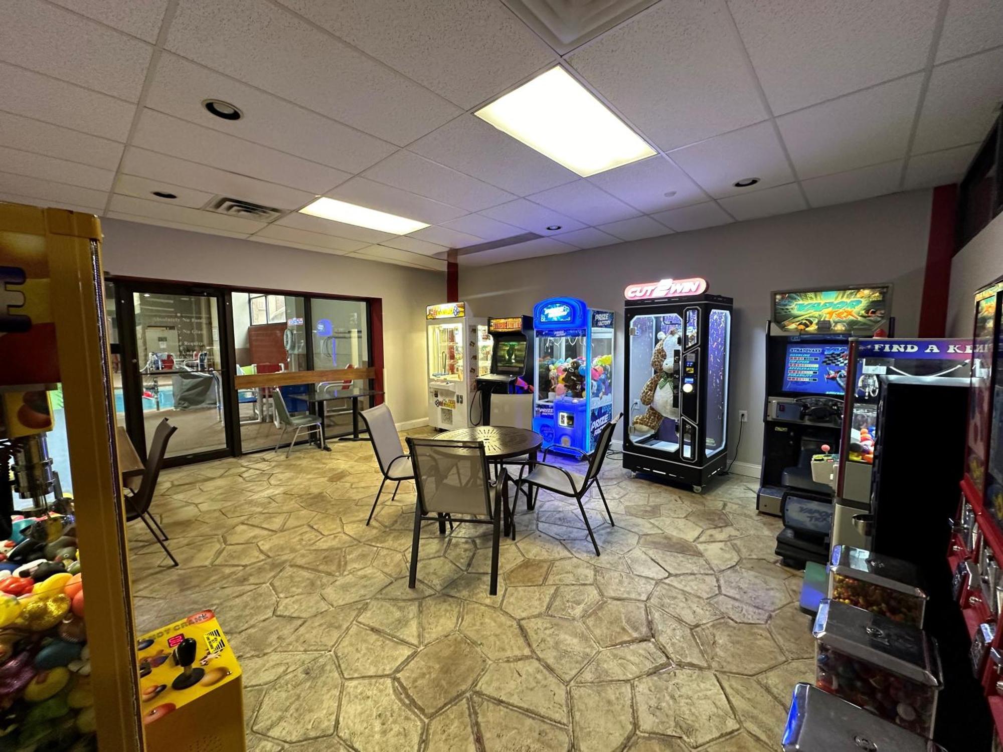 Ramada By Wyndham Waupaca Motel Exterior foto